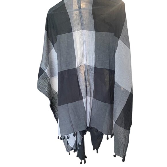 Lululemon Sun To Moon Scarf in Grey and Black - Picture 3 of 6